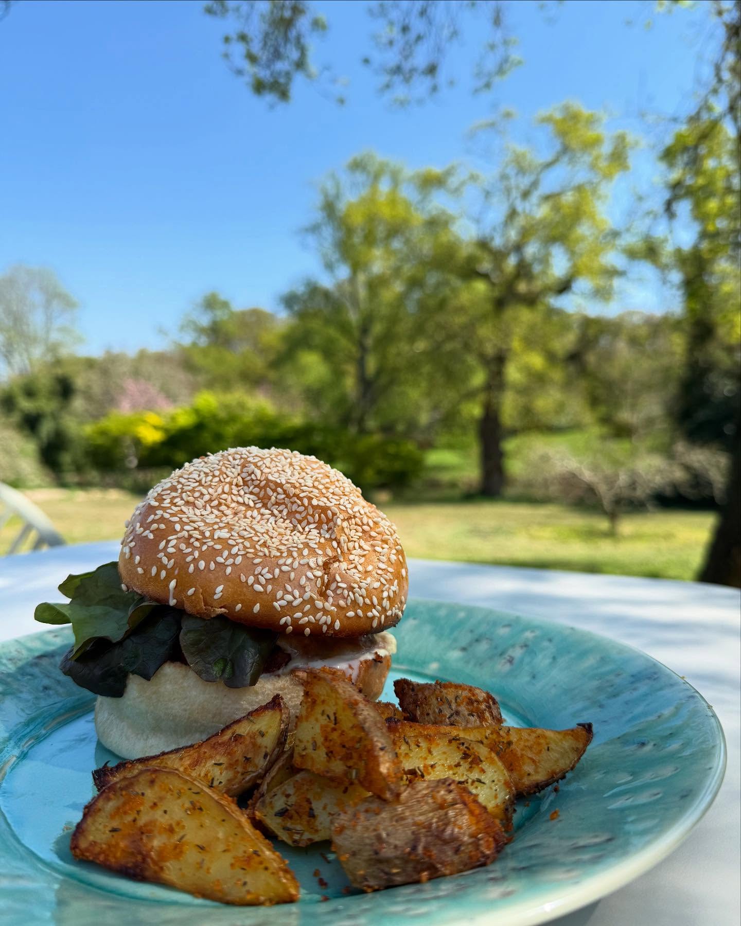 Burger végétarien : un burger très gourmand avec ses patatoes
