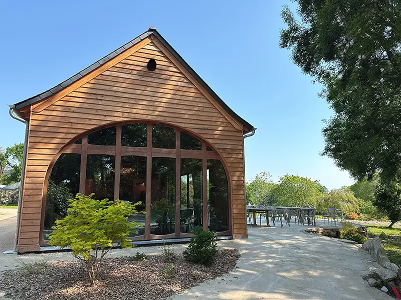 Restaurant avec terrasse dans un parc en Bretagne Sud